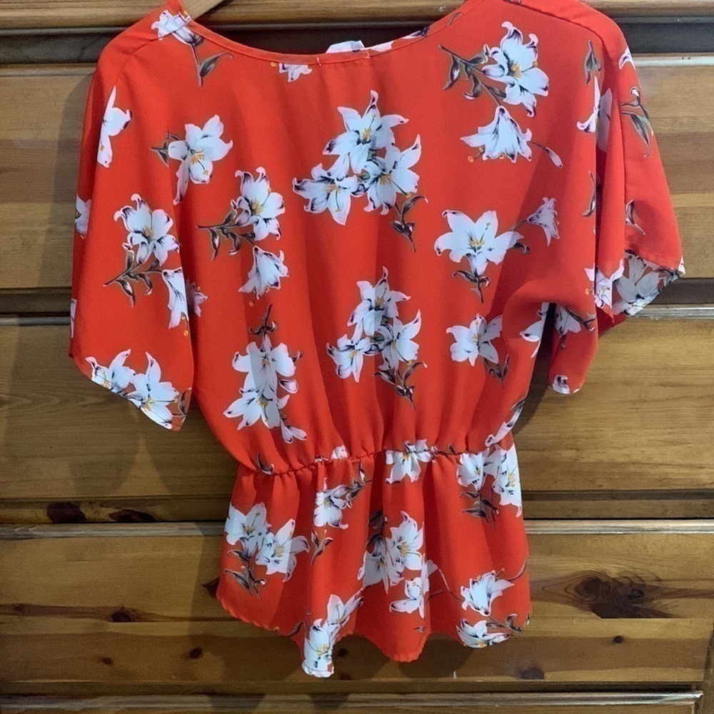 Flower theme tops for women - Picture 3 of 6